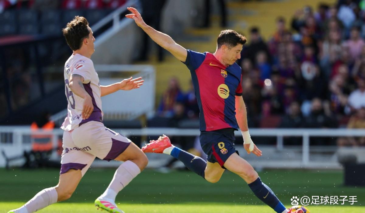 开云体育亚洲官网-赫罗纳门将神勇扑救，助球队逼平对手